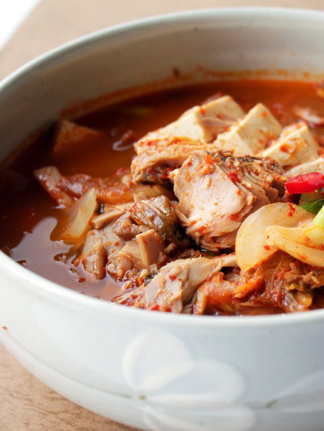 Tuna-Kimchi-Stew-Kimchi-Jjigae-tuna-