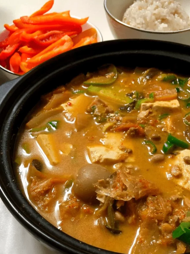 cropped-korean-soybean-paste-stew-doenjang-jjigae-min-656335f8d7496.webp