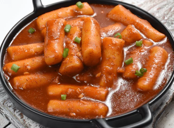 TTEOKBOKKI (SPICY RICE CAKES)