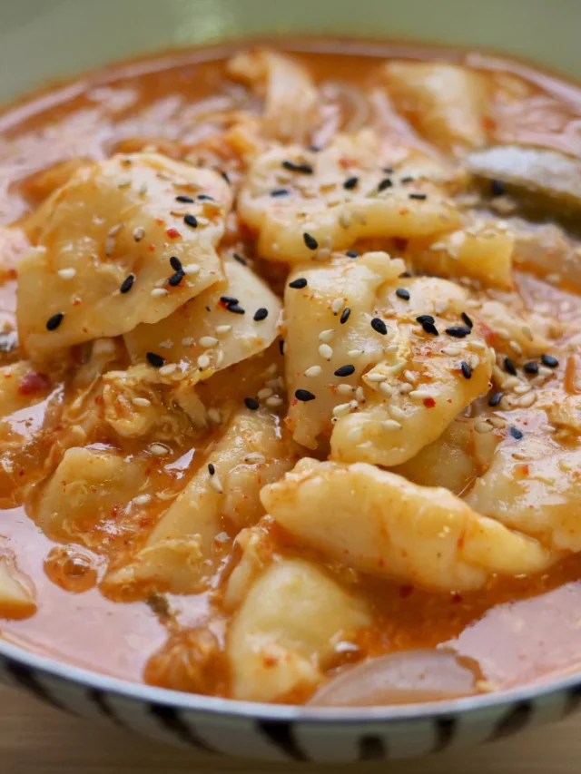 Kimchi Sujebi (Korean Hand-Torn Dumpling Soup)