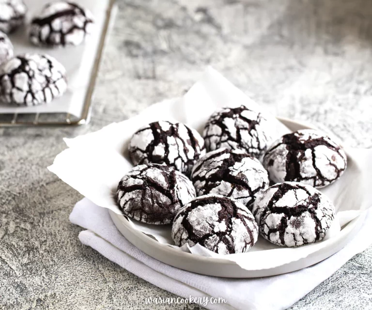 Easy Spicy Chocolate Crinkle Cookies